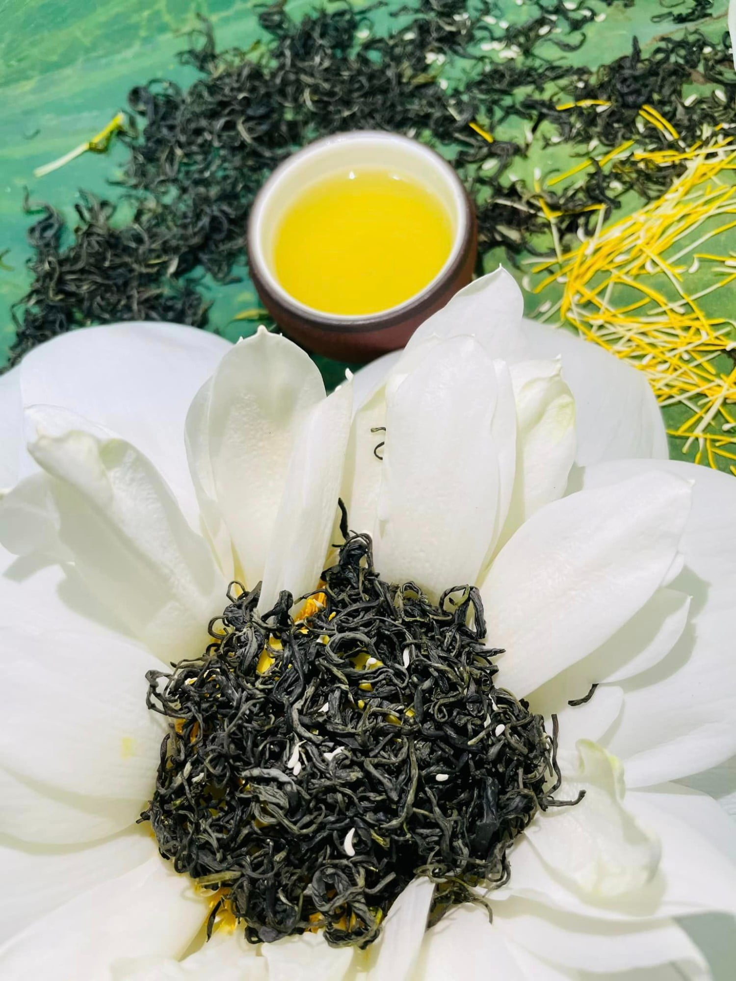 Thưởng thức trà thái nguyên ướp hoa sen tây hồ