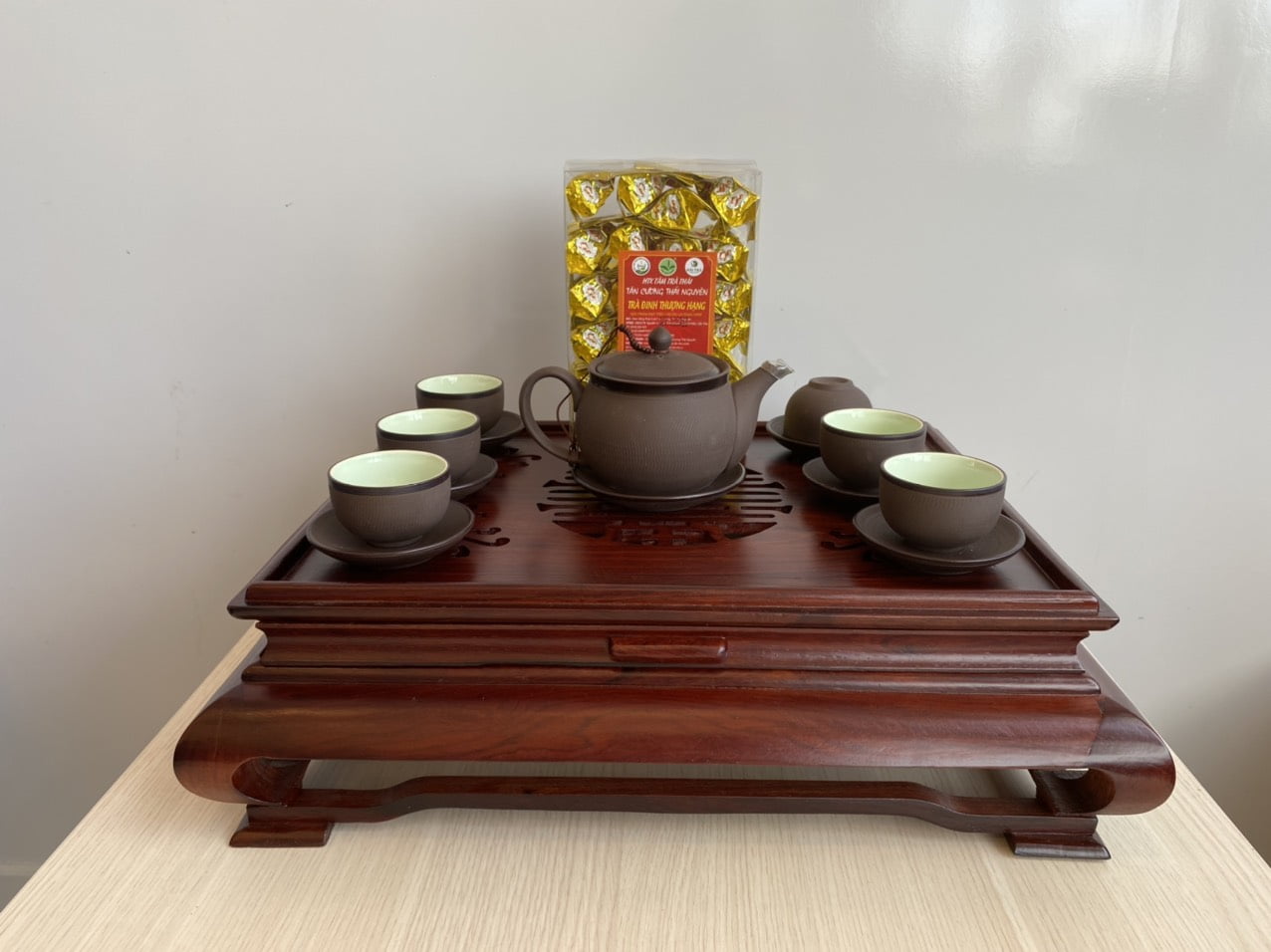 khay trà đẹp trưng bày phòng khách sang trọng