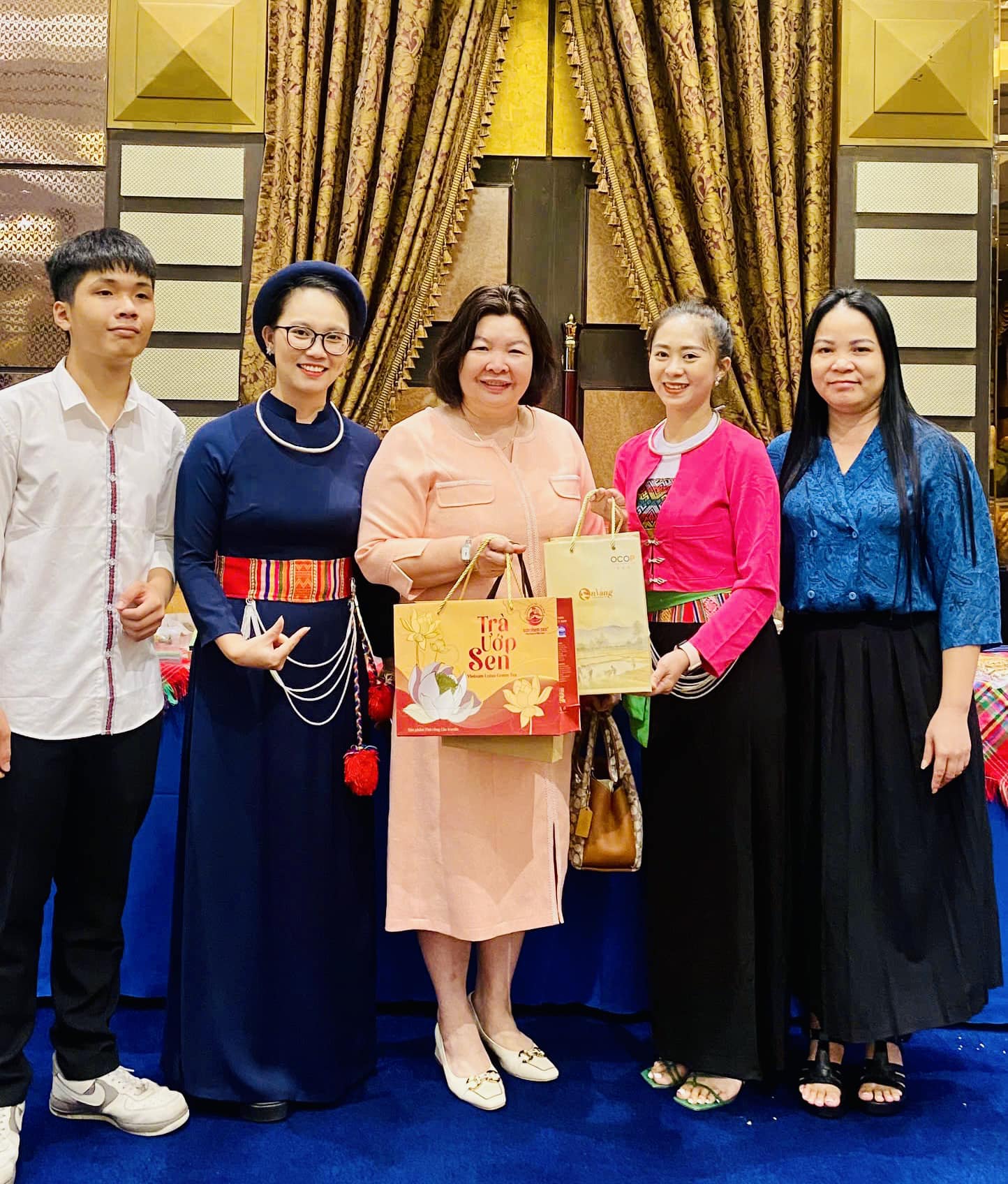 Trà sen được nhiều khách hàng trong và ngoài nước tin dùng