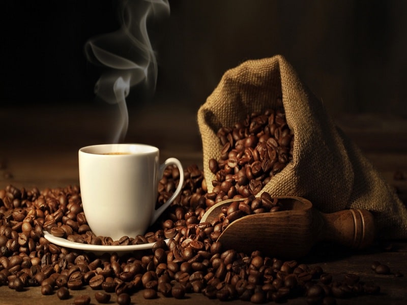 Cà phê có chứa lượng caffeine khá cao