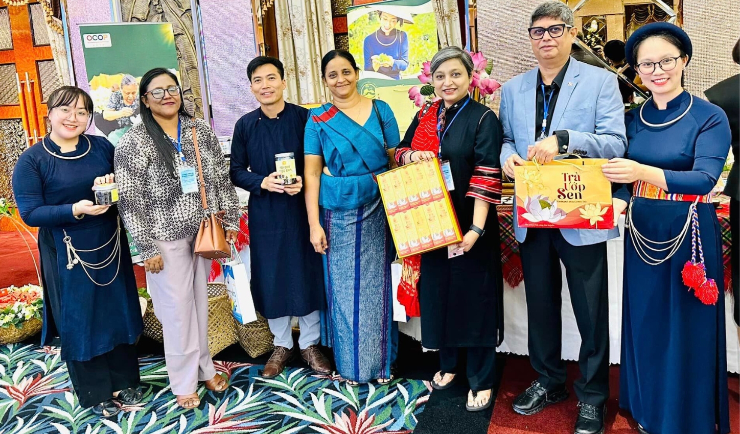 Quà tặng Trà sen biếu tặng cao cấp